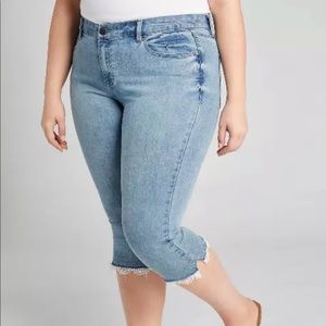 NWT Lane Bryant Mid Rise Lace Trim Cropped Capri Jeans Pedal Stretch Size 20